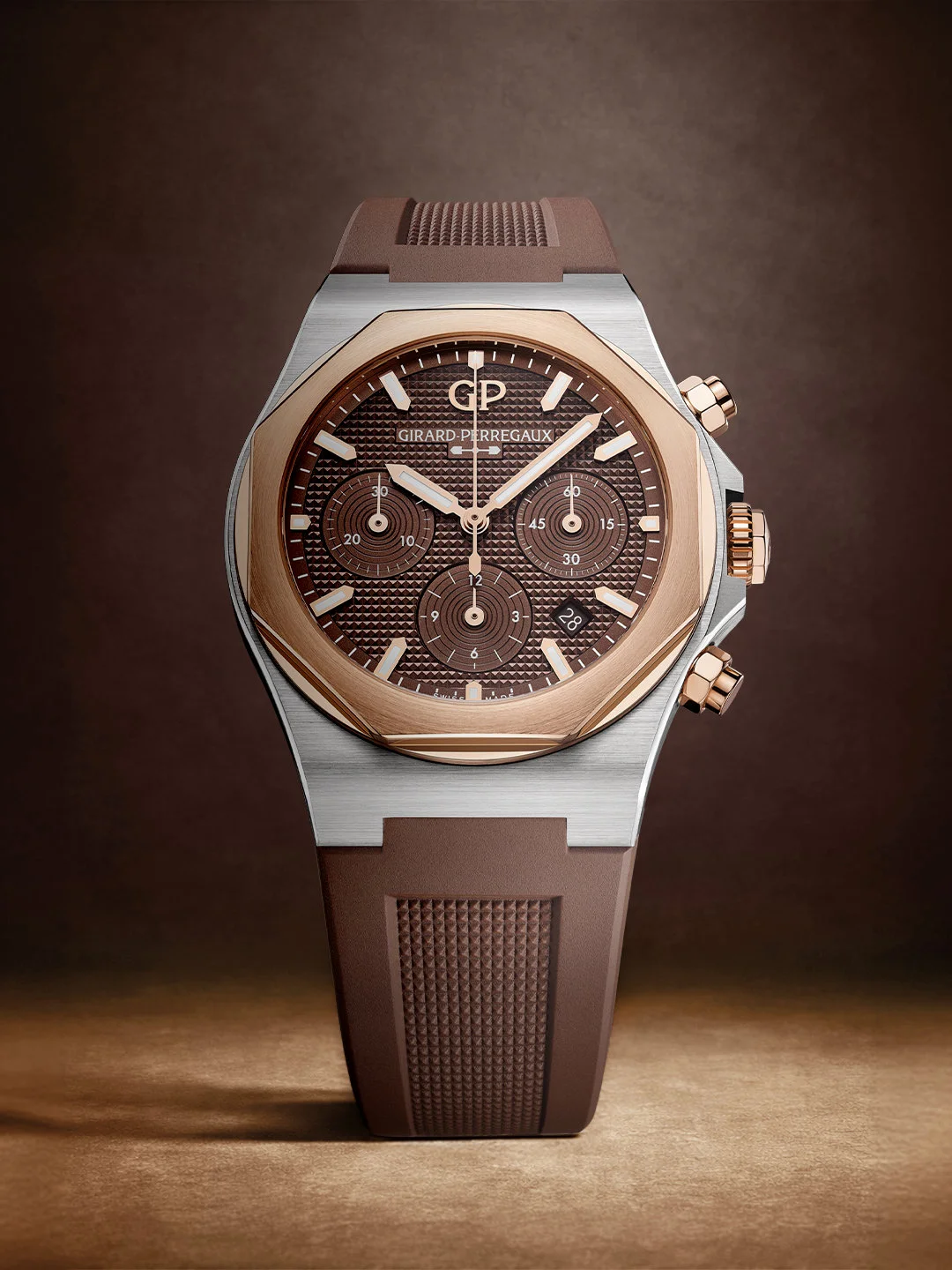 Frontansicht der zweifarbigen Girard-Perregaux Laureato Chronograph
