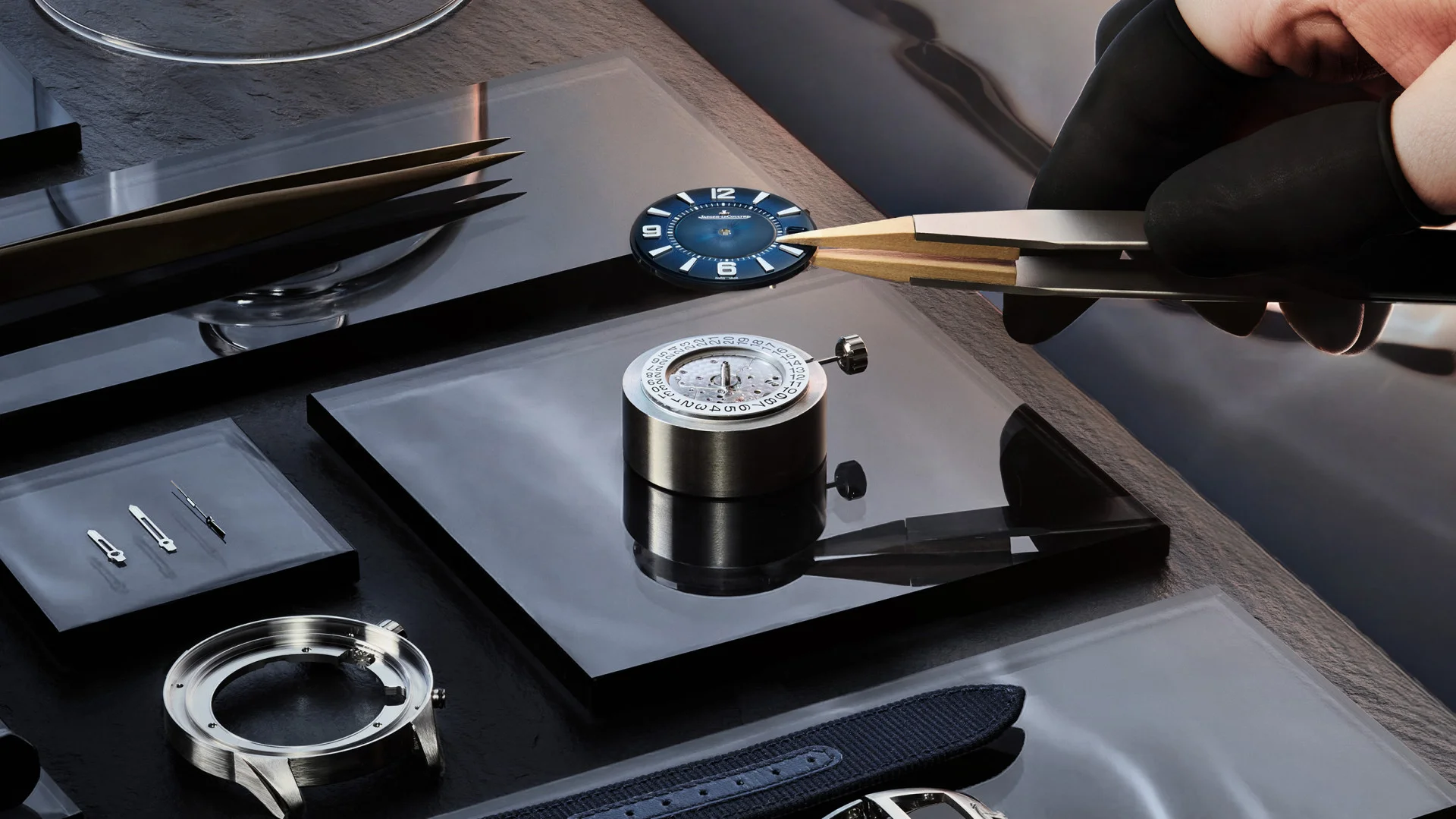 Montage des Zifferblatts der Jaeger-LeCoultre Polaris Date